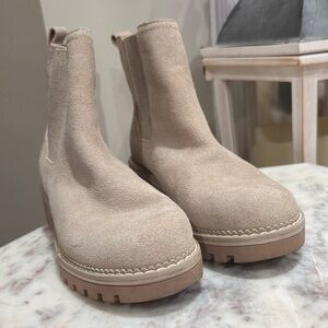 Crown Vintage Women's Tan Suede Ankle Boots